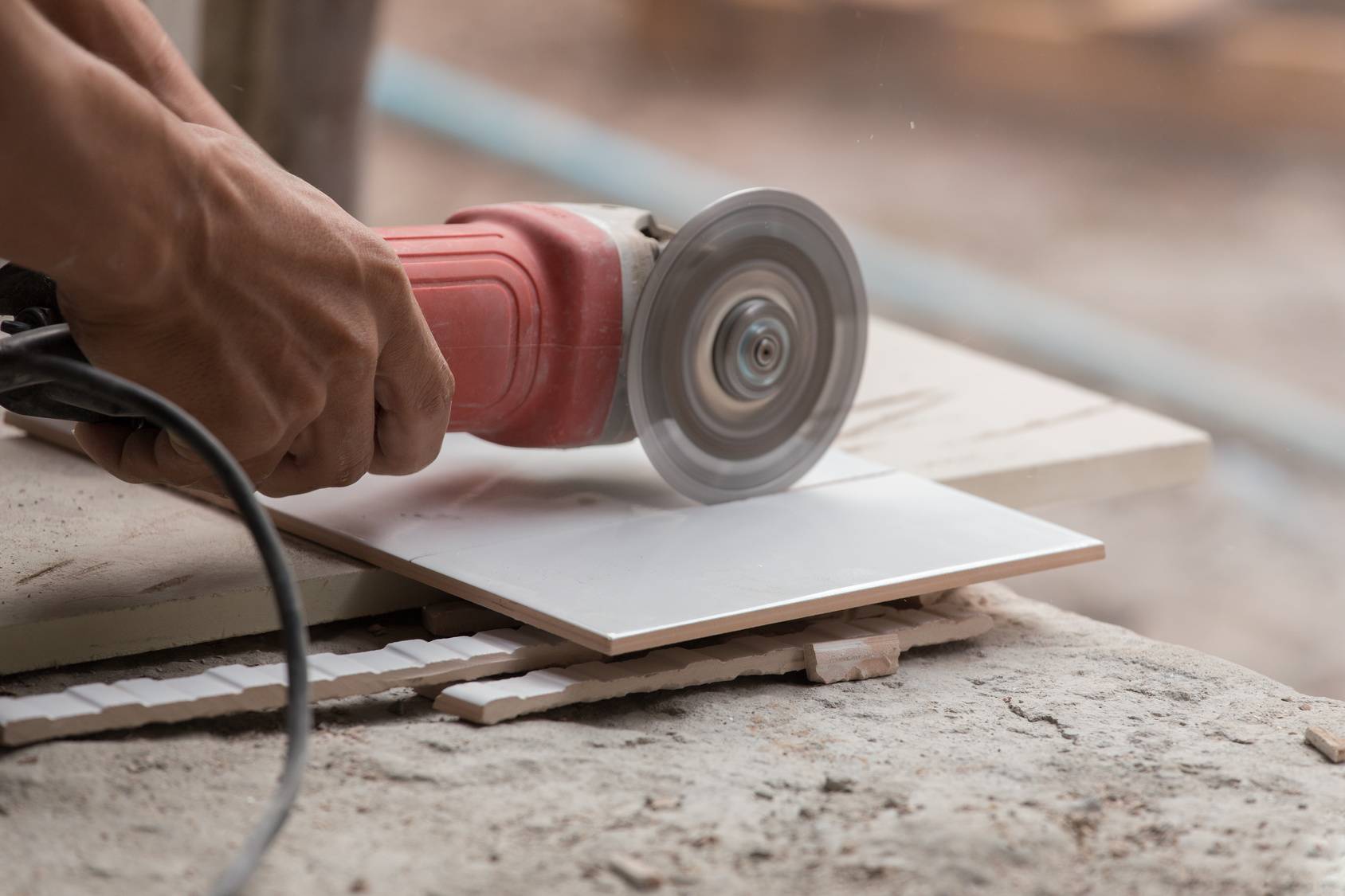 Чем резать керамическую плитку — как правильно выбрать инструмент