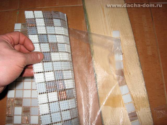 Укладка мозаичной плитки на сетке своими руками