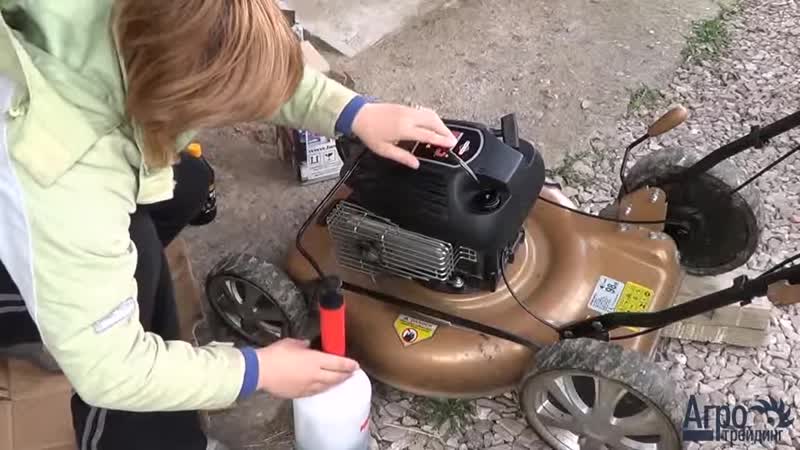 Как поменять масло в газонокосилке макита