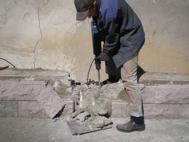 Демонтаж бетона: бетонных (железобетонных) конструкций, разборка стен