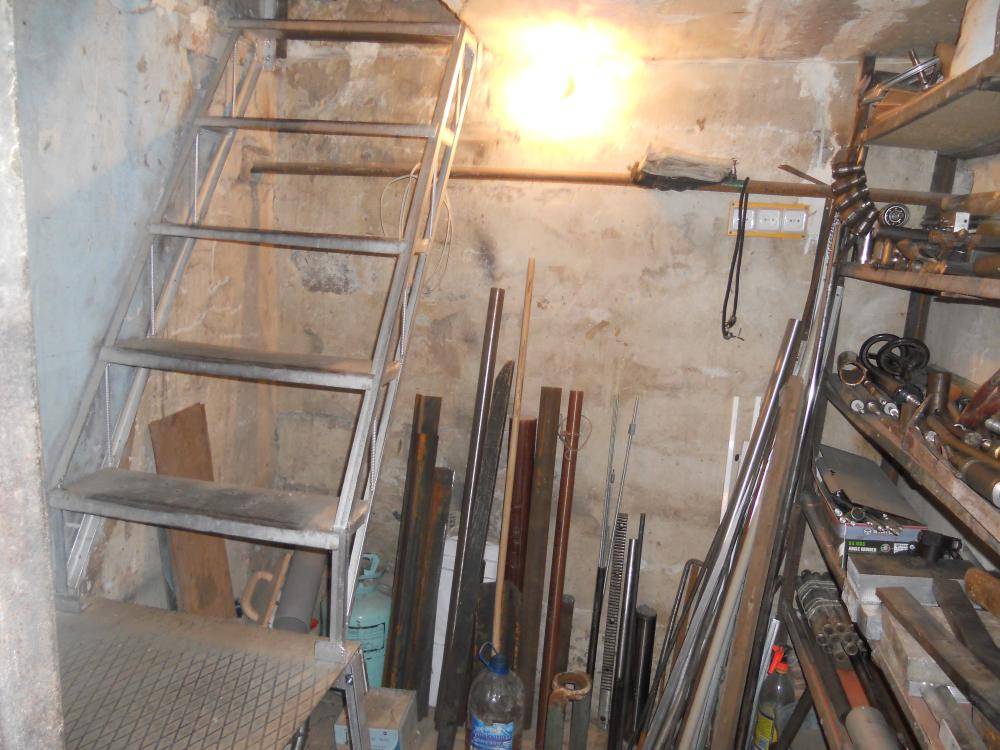 Металлическая лестница в подвал (погреб) своими руками + чертежи