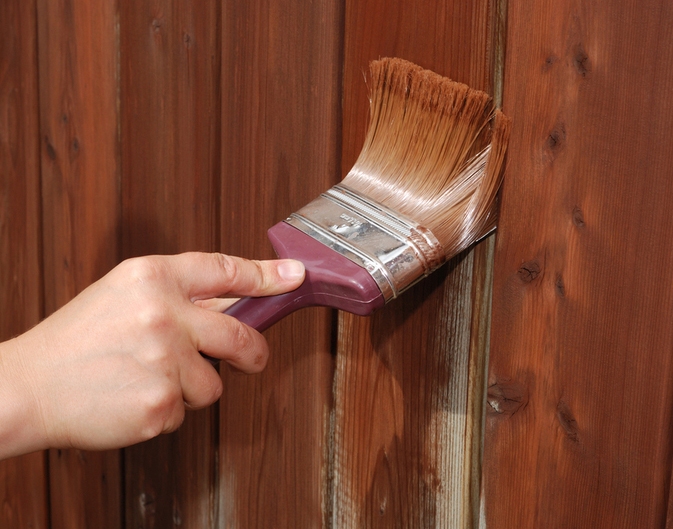 Чем покрасить дверь самостоятельно: выбор лакокрасочного материала