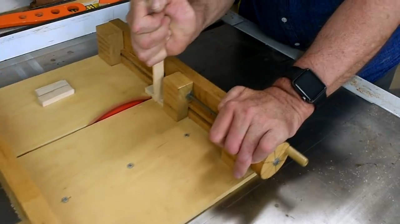 Как нарезать шипы на циркулярке своими руками (шипорезка). как сделать соединение шип паз как сделать двойной шип на циркулярке