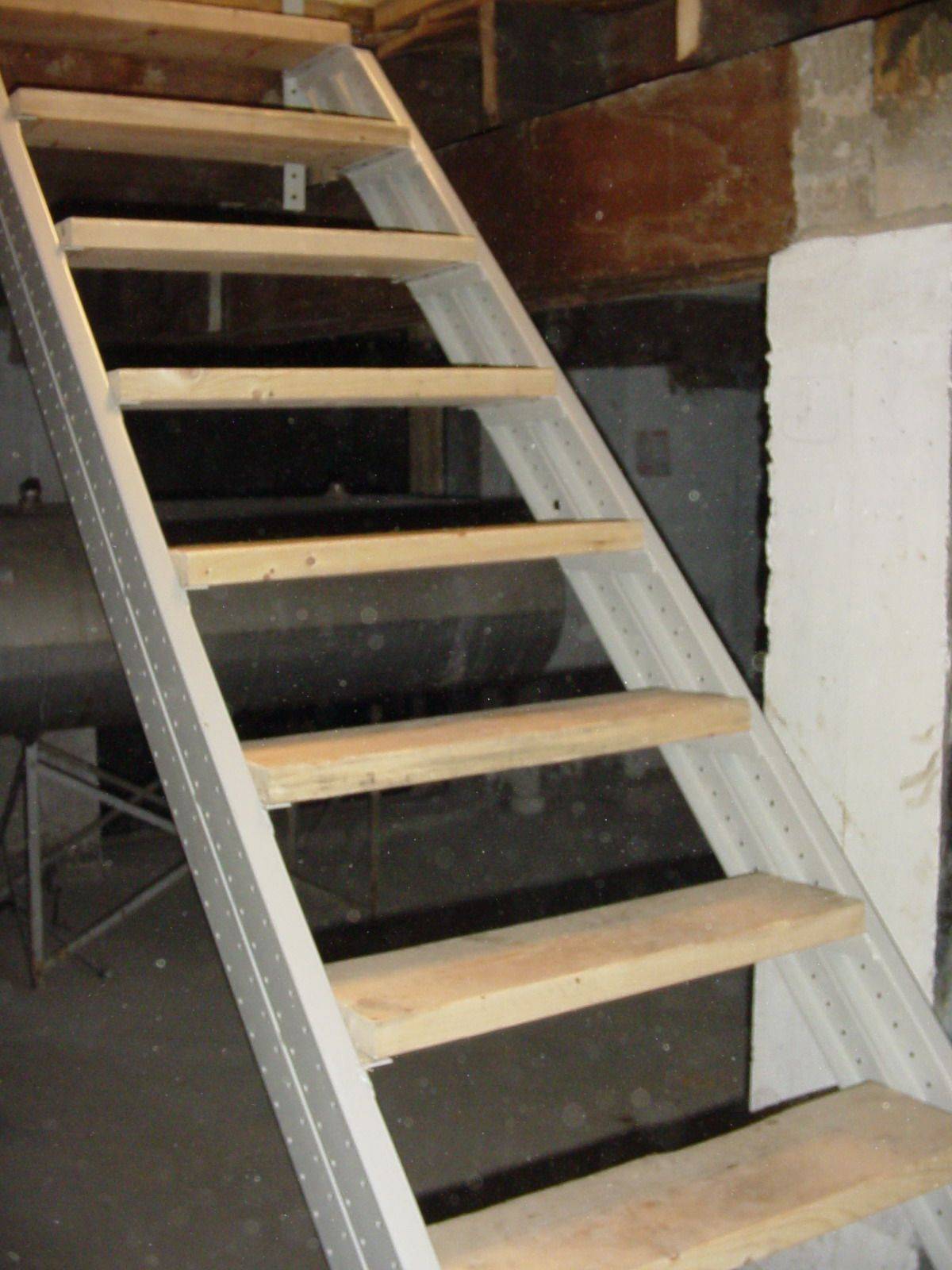 Лестница в подвал (погреб, гараж): как сделать своими руками, фото