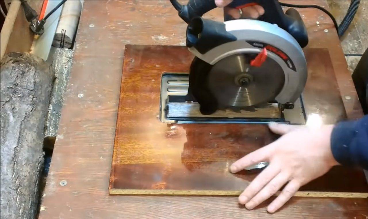 Циркулярка из ручной дисковой пилы своими руками: как сделать распиловочный циркулярный станок стационарного типа по дереву для работы в домашних условиях