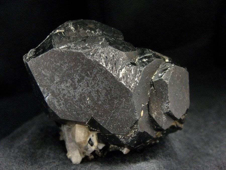 Тугоплавкие металлы и сплавы. Вольфрам тугоплавкий металл. Вольфрам / Wolframium (w). Вольфрам и молибден. Вольфрам олово молибден висмут.