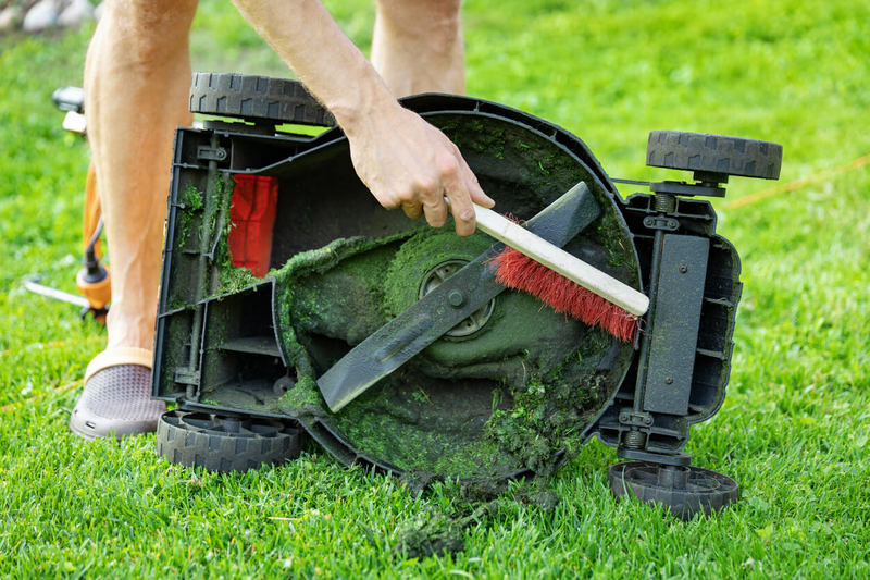 Как очистить триммер от травы - инженер пто