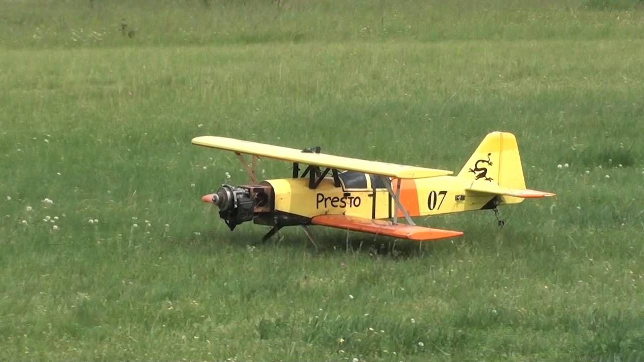 Модель самолета с двигателем от бензопилы