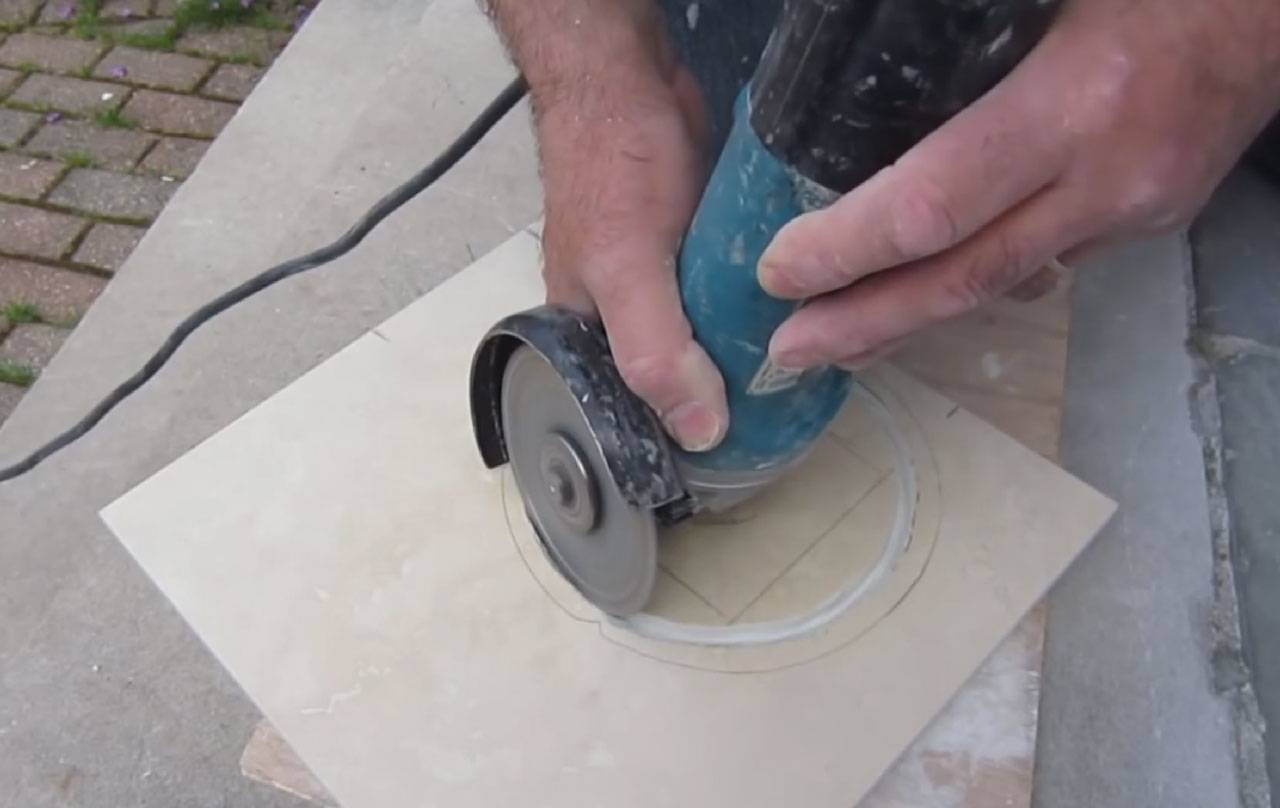 Как болгаркой резать плитку без сколов и пыли: правила резки в домашних условиях алмазным кругом. каким диском резать кафельную плитку?