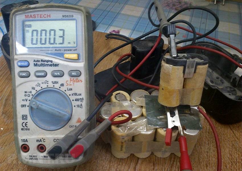 Проверка аккумулятора мультиметром: измерение емкости, напряжения и ампеража