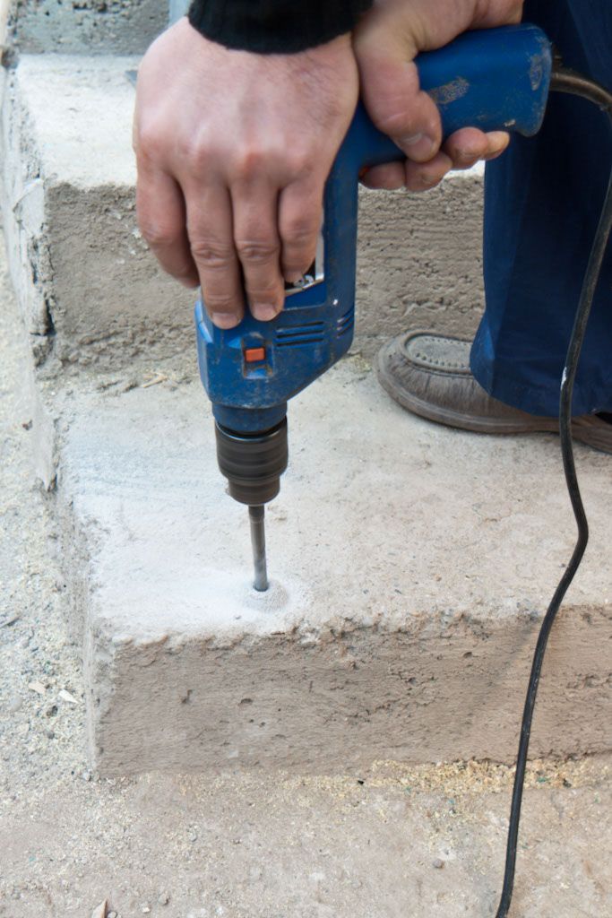 Как сверлить отверстия в бетоне: 11 шагов