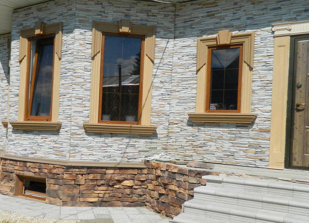 Облицовка фасада загородного дома натуральным камнем