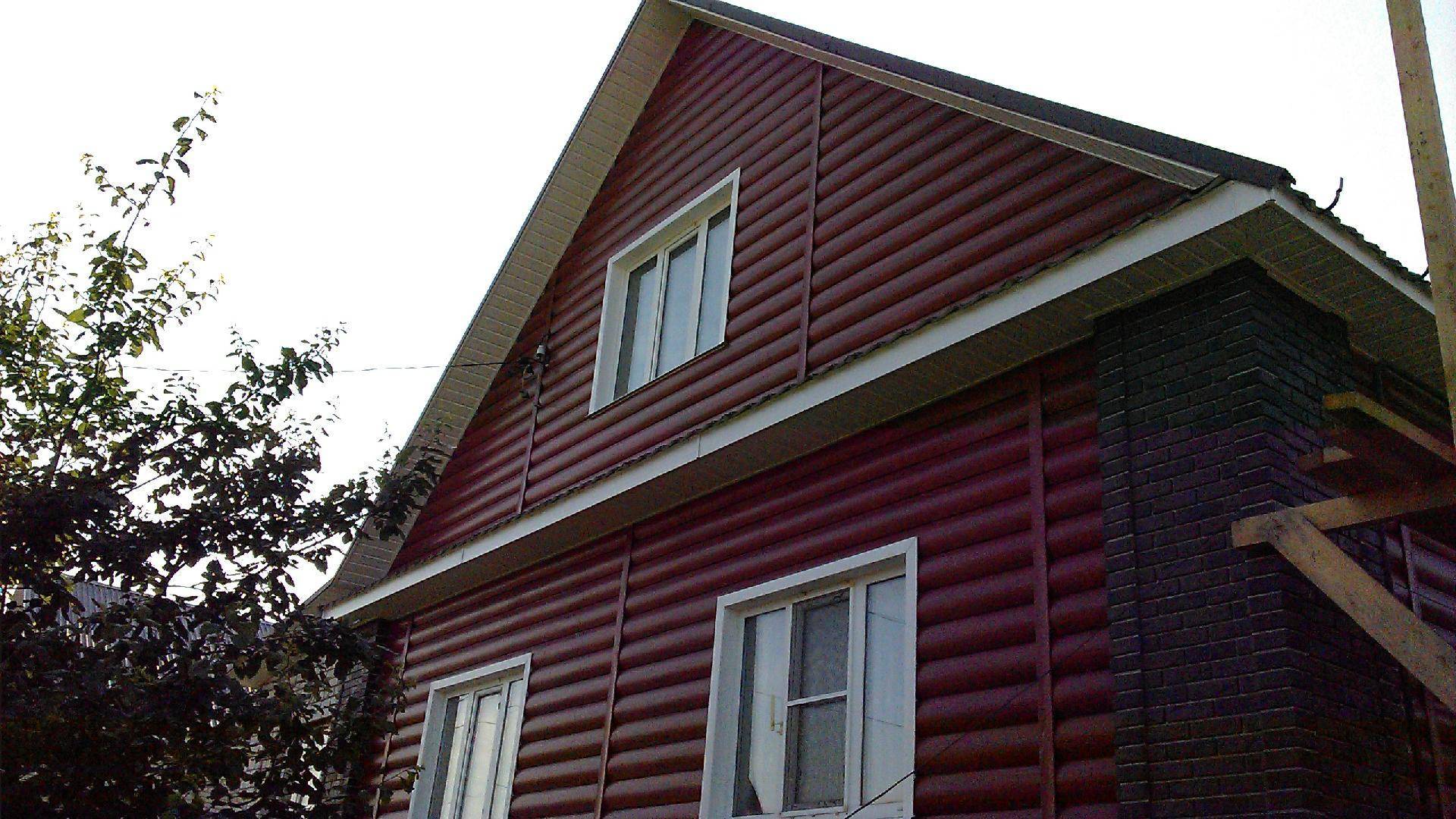 Чем красить фронтоны крыши из сосны. как покрасить дом: отделка оштукатуренных, бетонных, деревянных строений