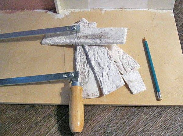 Гипсовая плитка под кирпич: специфика укладки и эксплуатации