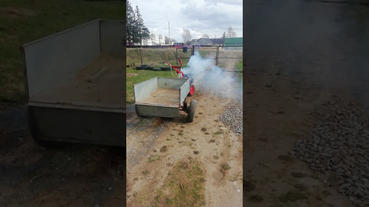 Мотоблок дымит черным дымом