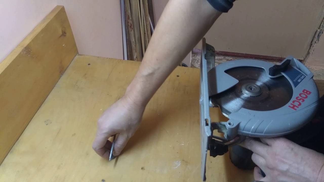 Как поменять диск на ручной циркулярной пиле