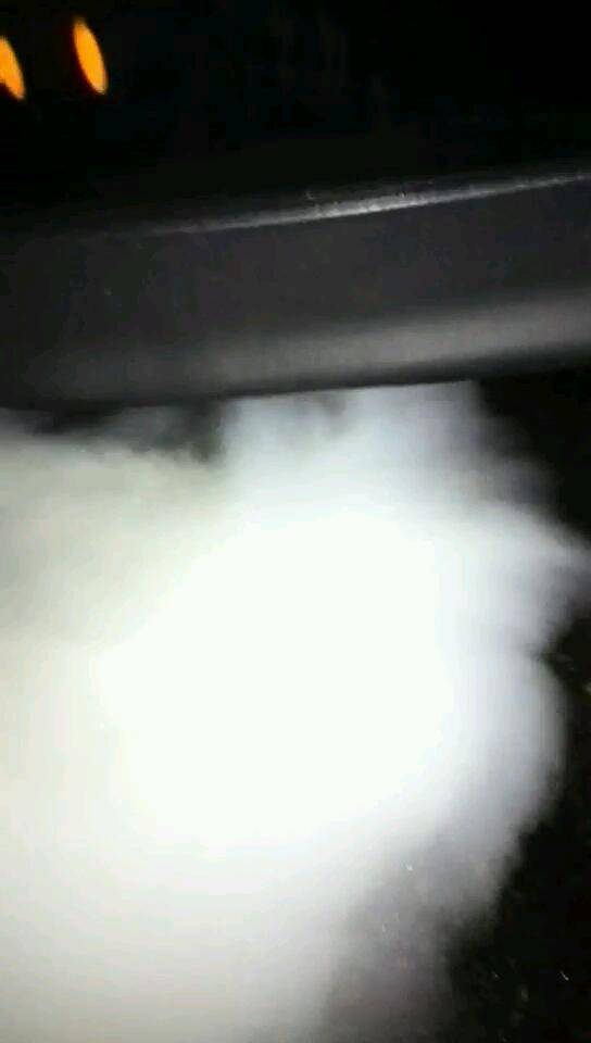 Газонокосилка дымит белым дымом