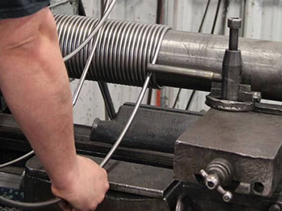 Какими свойствами должна обладать сталь для изготовления пружины. технологический процесс изготовления пружин.