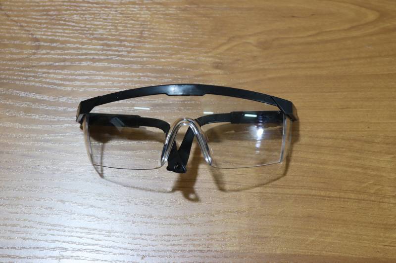 Как выбрать защитные очки для работы с болгаркой