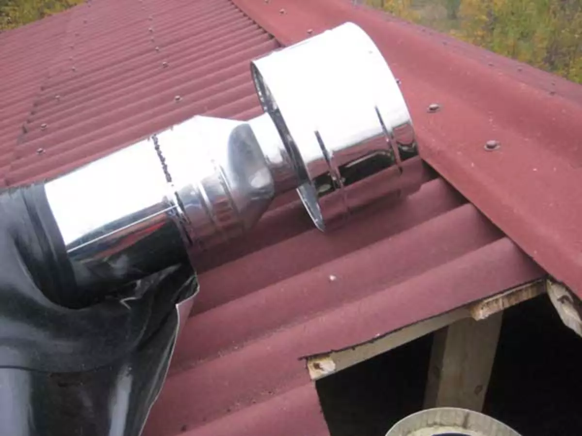 Как прорезать отверстие в крыше под трубу