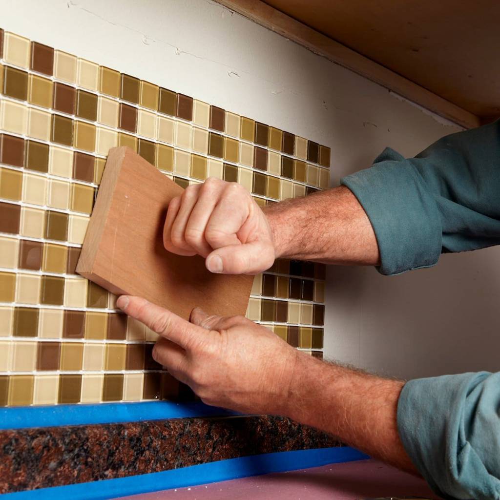 Как сделать укладку мозаики своими руками на стены в кухне