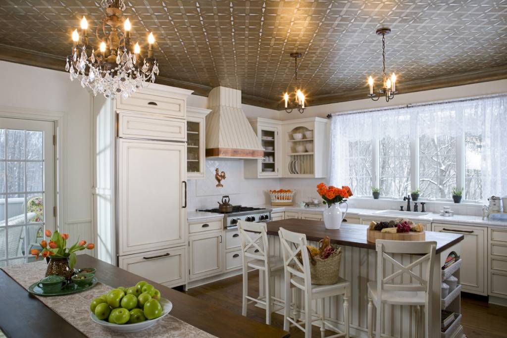 Какой потолок лучше сделать на кухне: варианты отделки эконом класса