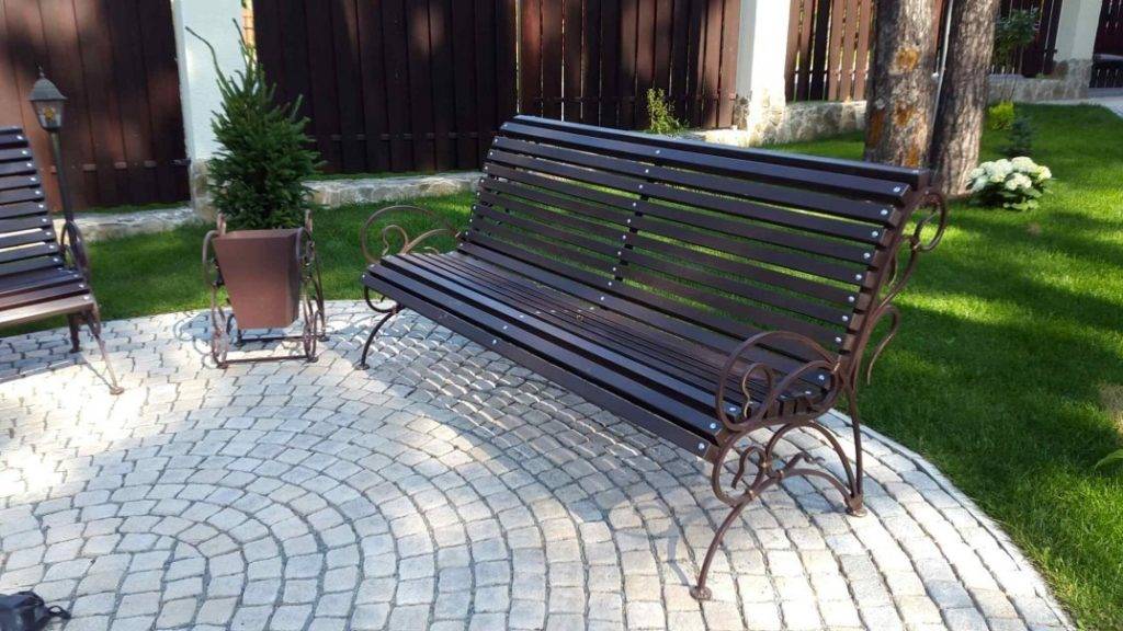 Красивые кованые скамейки и лавочки в саду: 57 фото с идеями и вариантами дизайна